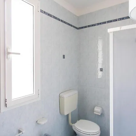 1 Bedroom Lovely In Apartment