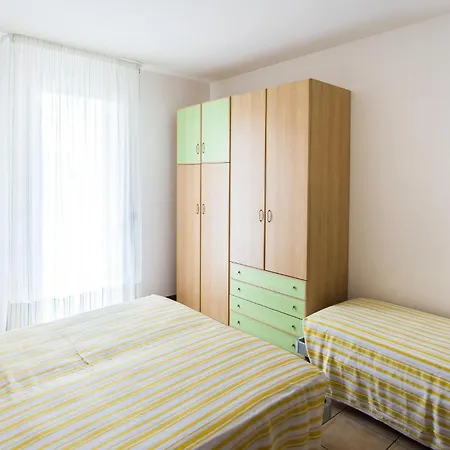 1 Bedroom Lovely In Apartment *