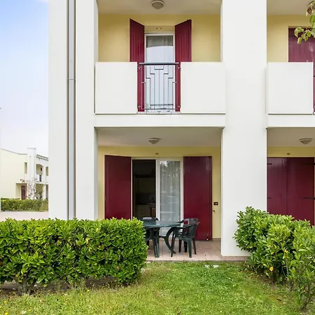 1 Bedroom Lovely In Apartment